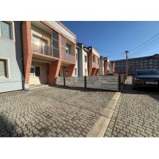 Продається сучасний таунхаус з ремонтом та повністю мебльований