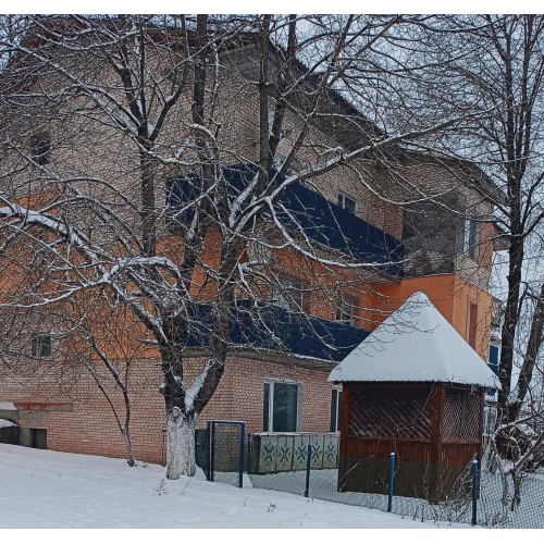 Продам дворівневу квартиру в центрі села Маків