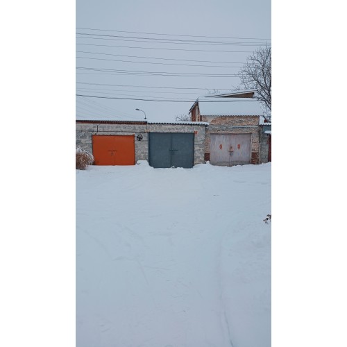 Продам дворівневу квартиру в центрі села Маків