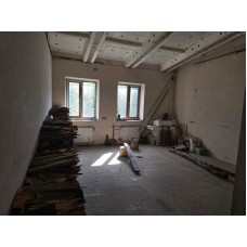 Продається виробничо-складське приміщення в Чернівецькій області  ,20км від кордону  з Молдавією