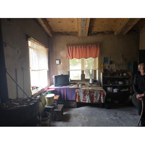Продається виробничо-складське приміщення в Чернівецькій області  ,20км від кордону  з Молдавією