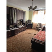 Продається 3-х  кімнатна квартира в центрі міста Дунаївці